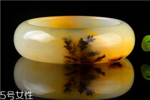 黃龍玉手鐲什么顏色才是最好的？這樣選絕不出錯(cuò)