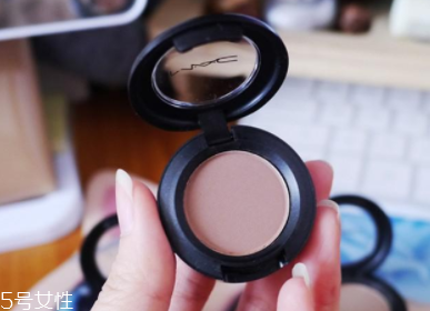 年會這樣妝，讓你氣場碾壓全場！