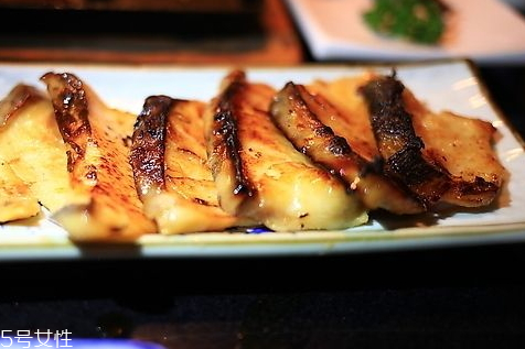 烤箱烤鱈魚要多久能熟 烤箱烤鱈魚的溫度時(shí)間 烤箱烤鱈魚要多久能熟 烤箱烤鱈魚的溫度時(shí)間