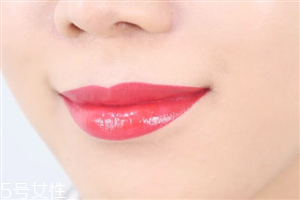 紅唇妝怎么畫最好看？復(fù)古紅唇妝的畫法