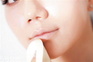 怎樣根據(jù)唇色選口紅？唇色深一定要注意防曬