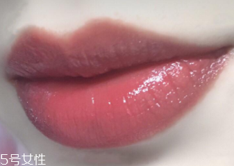 Mac口紅哪個顏色最火？6款最愛唇色試色