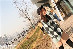格子針織衫怎么搭配？有一種經(jīng)典叫格紋