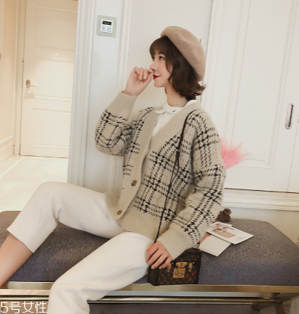 格子針織衫怎么搭配？有一種經(jīng)典叫格紋