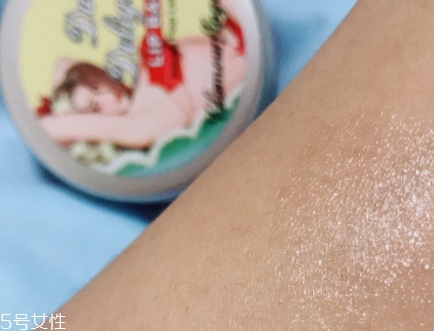 潤唇膏保質(zhì)期是多久？過期的潤唇膏不建議使用