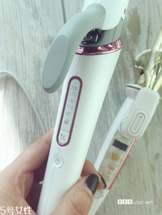 小泉成器陶瓷卷發(fā)棒好用嗎？好用的發(fā)型工具卷發(fā)棒