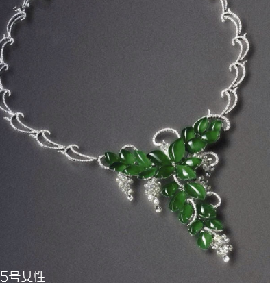 翡翠項鏈一般多少錢？彰顯神圣高貴地位