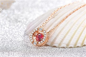 項(xiàng)鏈纏在一起怎么辦？教你輕松解開項(xiàng)鏈打結(jié)