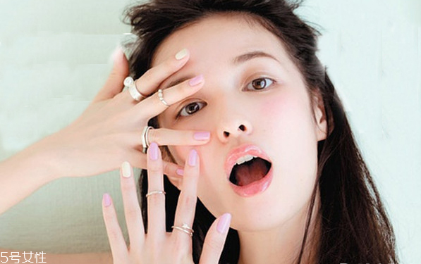 唇紋怎么去除？淡化唇紋的唇膏推薦