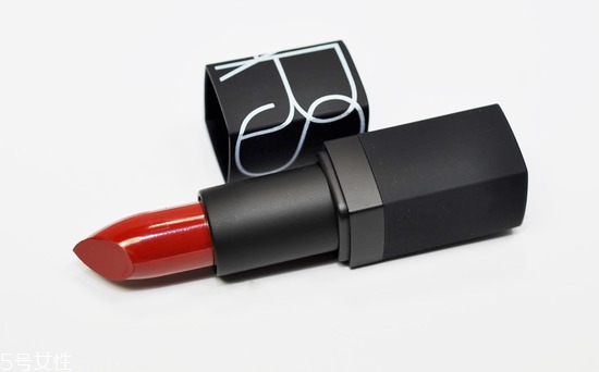 唇色深適合什么顏色口紅？多嘗試才會(huì)找到最適合自己的