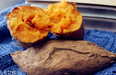 微波爐烤紅薯用盤(pán)子嗎 不用盤(pán)子也行 微波爐烤紅薯用盤(pán)子嗎 不用盤(pán)子也行