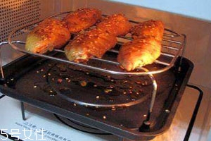 微波爐烤雞翅要錫紙嗎 微波烤雞翅的技巧 微波爐烤雞翅要錫紙嗎 微波烤雞翅的技巧