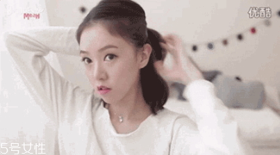 短發(fā)發(fā)尾外翻的發(fā)型怎么弄？誰(shuí)弄誰(shuí)美