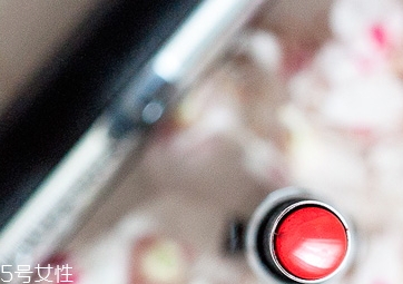 口紅要用卸妝水擦嗎？口紅最好這樣卸妝