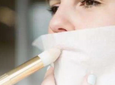 口紅是粘杯好還是不沾杯好？不沾杯的口紅不一定是好口紅