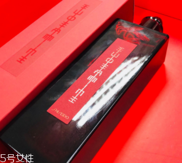 皮膚不吸收護(hù)膚品怎么回事？光用乳液面霜遠(yuǎn)遠(yuǎn)不夠