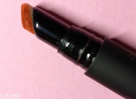 唇釉和染唇液的區(qū)別 你更看好哪個(gè)？