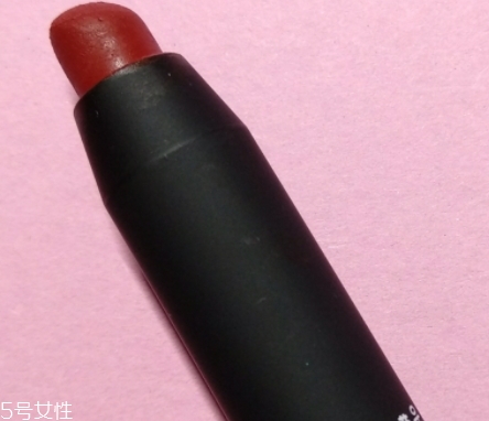 唇釉和染唇液的區(qū)別 你更看好哪個(gè)？