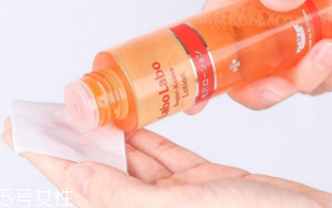 痘痘反復(fù)長(zhǎng)是什么原因？基礎(chǔ)護(hù)膚不夠用心