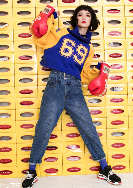 撞色衛(wèi)衣怎么搭配？讓你的日常穿衣潮到爆