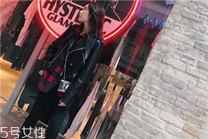 短款皮衣怎么搭配好看？酷girl的冬日選擇