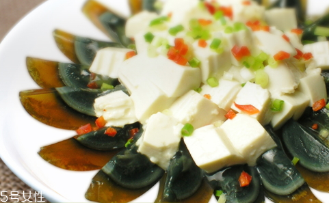 松花蛋怎么吃 花式吃法 松花蛋怎么吃 花式吃法