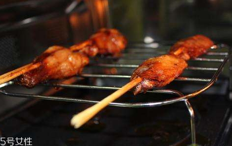 微波爐烤雞腿需要多長時(shí)間 微波爐烤雞腿需要多長時(shí)間