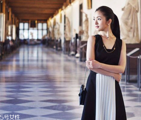 上身瘦下身胖怎么穿衣？穿裙子最遮肉