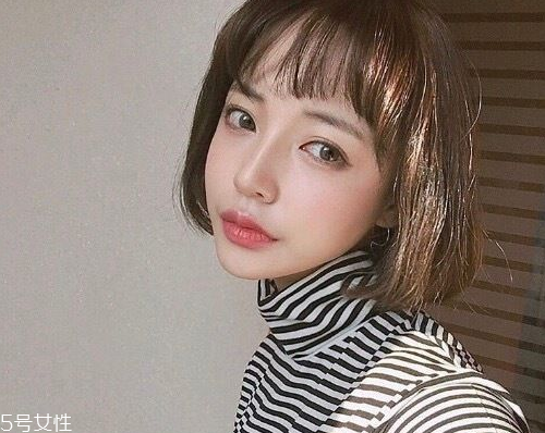 女生短卷發(fā)發(fā)型推薦 短發(fā)半扎丸子頭扎法 女生短卷發(fā)發(fā)型推薦 短發(fā)半扎丸子頭扎法