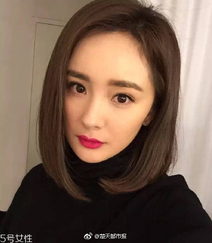 短發(fā)發(fā)尾外翻的發(fā)型怎么弄？誰(shuí)弄誰(shuí)美