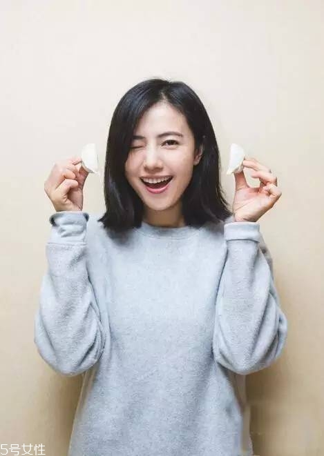 短發(fā)發(fā)尾外翻的發(fā)型怎么弄？誰(shuí)弄誰(shuí)美