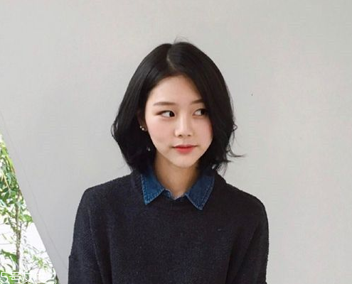 女生短卷發(fā)發(fā)型推薦 短發(fā)半扎丸子頭扎法 女生短卷發(fā)發(fā)型推薦 短發(fā)半扎丸子頭扎法