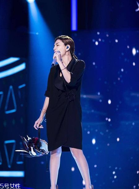 上身瘦下身胖怎么穿衣？穿裙子最遮肉