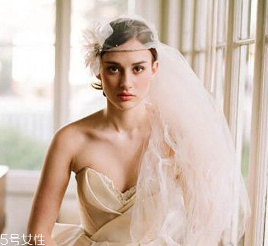 短發(fā)怎么做新娘造型？編發(fā)好看又簡單