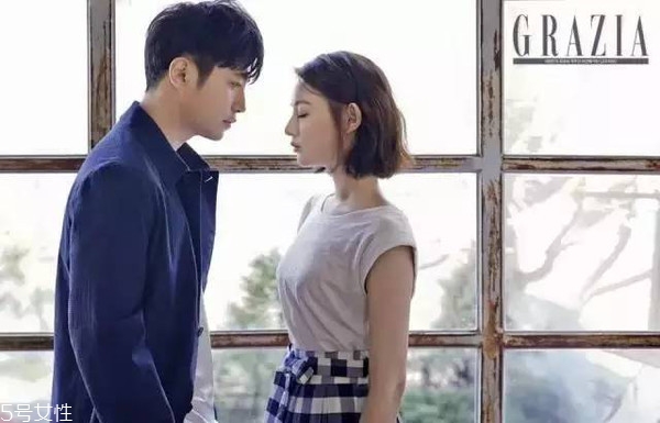 短發(fā)發(fā)尾外翻的發(fā)型怎么弄？誰(shuí)弄誰(shuí)美