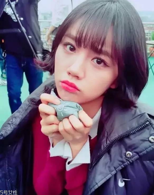 短發(fā)發(fā)尾外翻的發(fā)型怎么弄？誰(shuí)弄誰(shuí)美