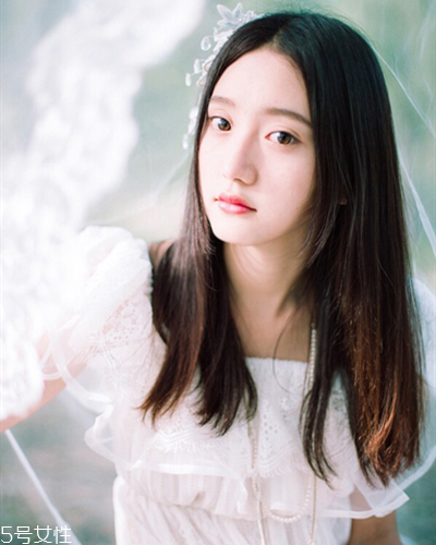 中分發(fā)型適合什么臉型的女生 2018短發(fā)發(fā)型推薦 中分發(fā)型適合什么臉型的女生 2018短發(fā)發(fā)型推薦