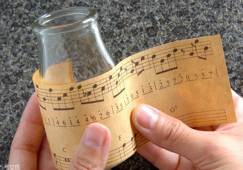 牛奶瓶廢物利用做花盆DIY 空瓶大變身 牛奶瓶廢物利用做花盆DIY 空瓶大變身