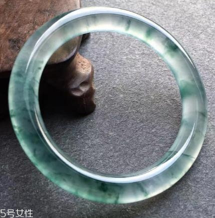 翡翠手鐲怎么看水頭？行家教你這樣挑