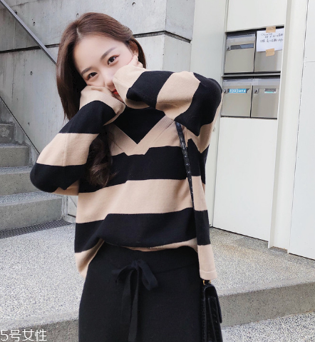 毛衣要買小一碼嗎？不同搭配不同選擇