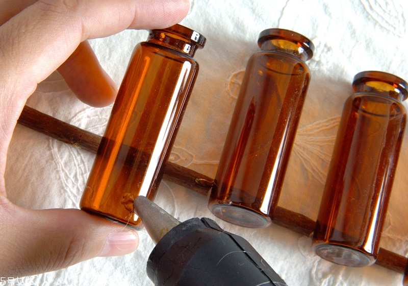 牛奶瓶廢物利用做花盆DIY 空瓶大變身 牛奶瓶廢物利用做花盆DIY 空瓶大變身