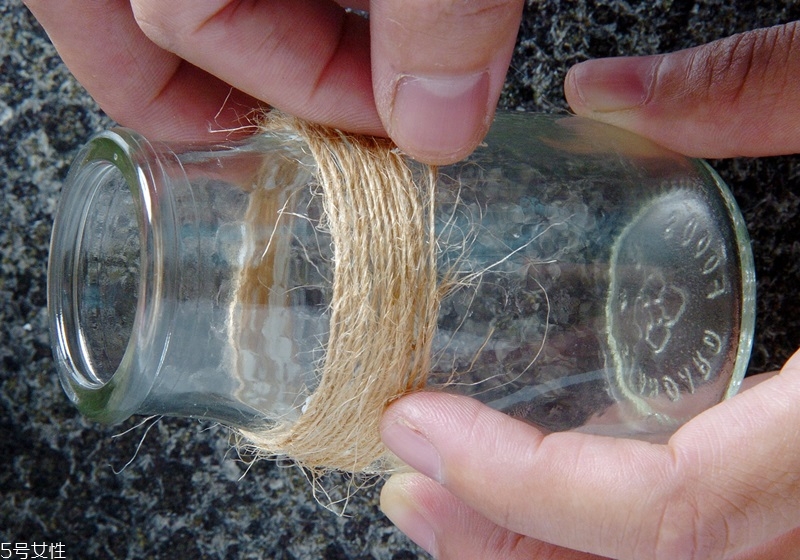 牛奶瓶廢物利用做花盆DIY 空瓶大變身 牛奶瓶廢物利用做花盆DIY 空瓶大變身