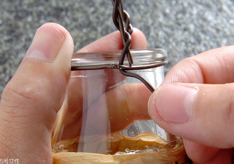 牛奶瓶廢物利用做花盆DIY 空瓶大變身 牛奶瓶廢物利用做花盆DIY 空瓶大變身