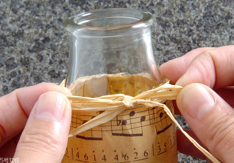 牛奶瓶廢物利用做花盆DIY 空瓶大變身 牛奶瓶廢物利用做花盆DIY 空瓶大變身