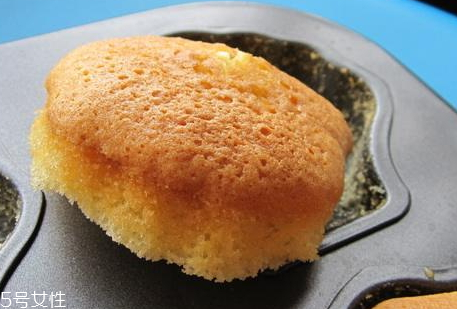 微波爐烤蛋糕要多長時間 微波爐烤蛋糕時間 微波爐烤蛋糕要多長時間 微波爐烤蛋糕時間