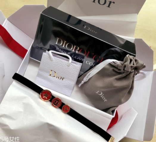 迪奧2018情人節(jié)限量多少錢？love kiss情人節(jié)口紅試色