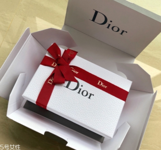 迪奧2018情人節(jié)限量多少錢？love kiss情人節(jié)口紅試色