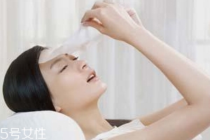 怎么揭面膜不扯大毛孔？掌握方向很重要