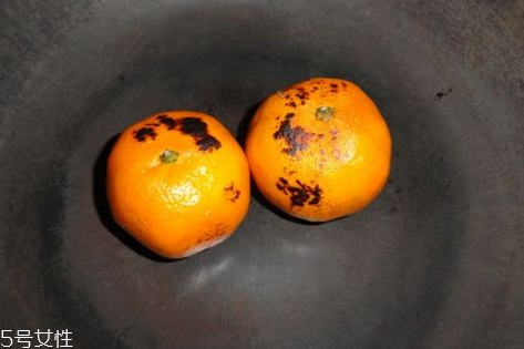 微波爐烤橘子要幾分鐘 30秒左右即可 微波爐烤橘子要幾分鐘 30秒左右即可