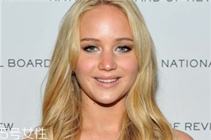 鉆石臉適合什么發(fā)型？流行色也隨之而來